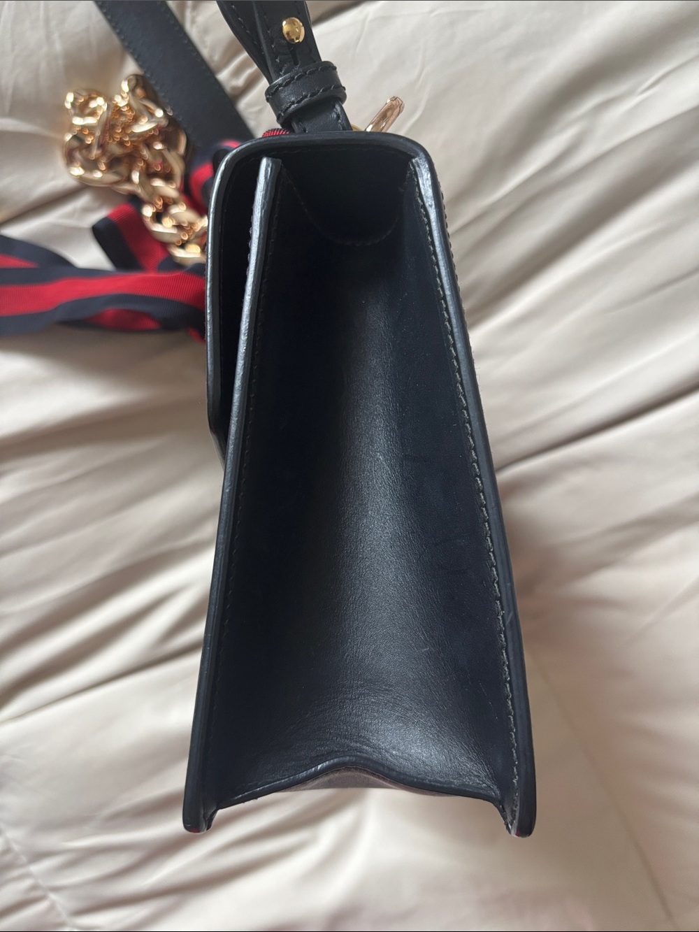 Gucci Sylvie Black Leather Shoulder Bag with Gold Chain and Red-Green Accent - Picture 5 of 17